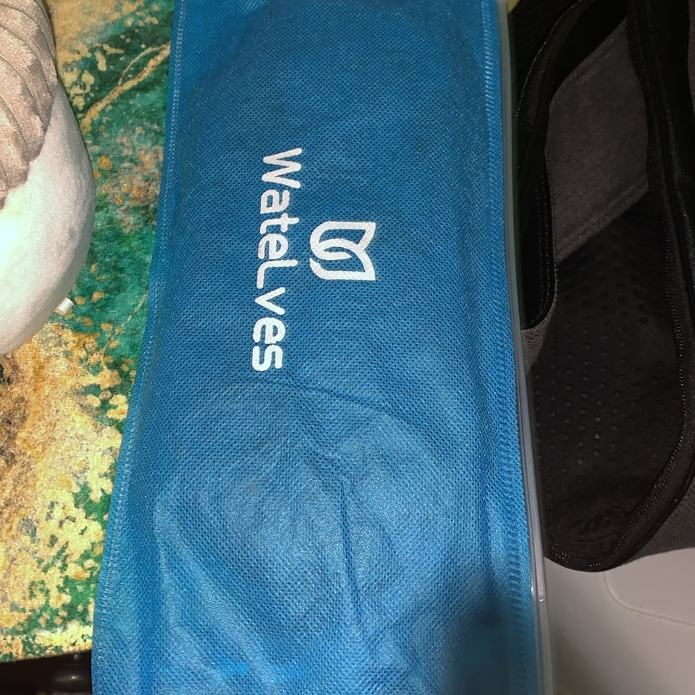 WateLves Black Water Shoes nwt - Picture 4 of 9